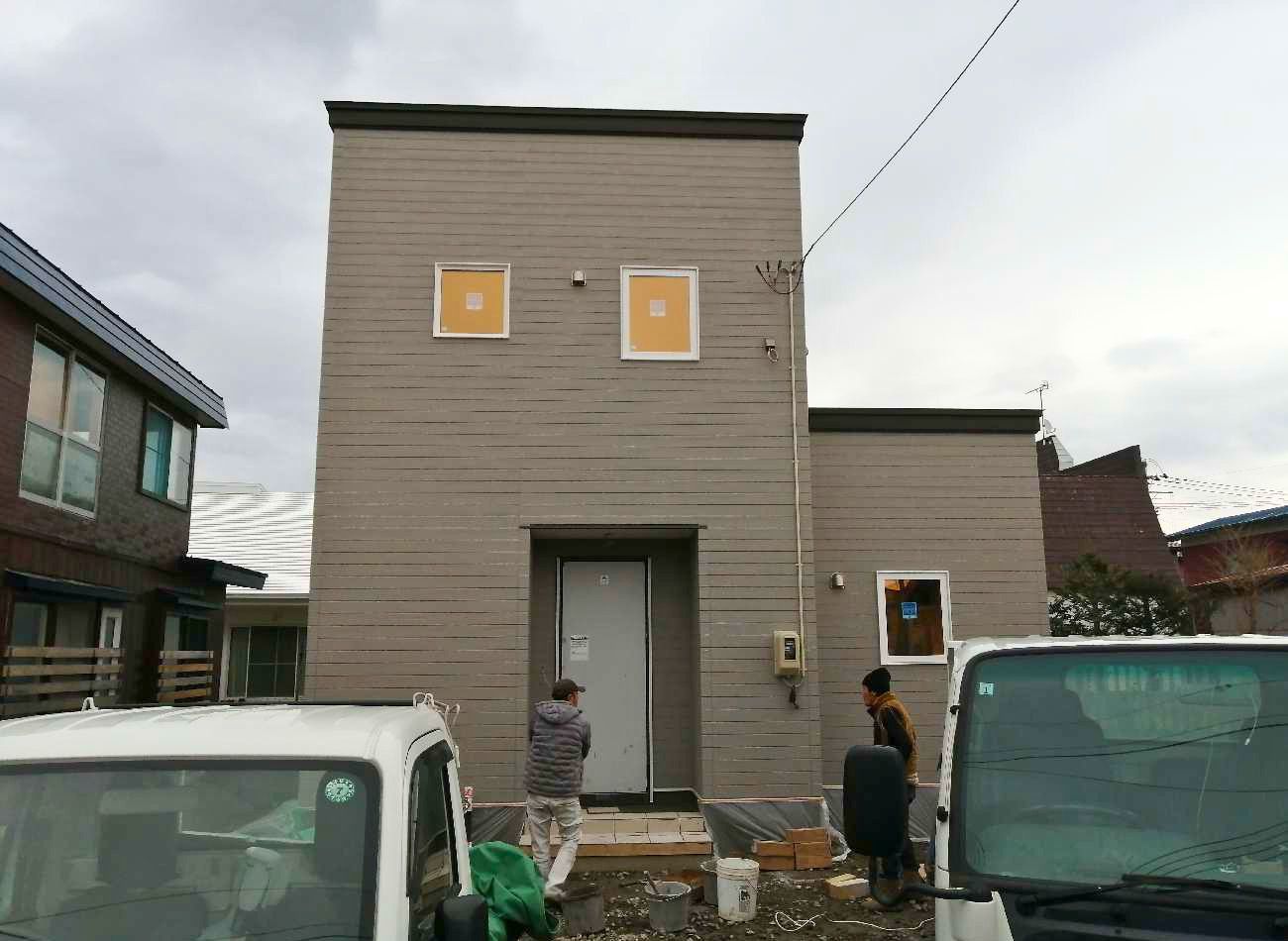 【現場レポート】平川市・S様邸:足場撤去・タイル施工|エヴァーホーム