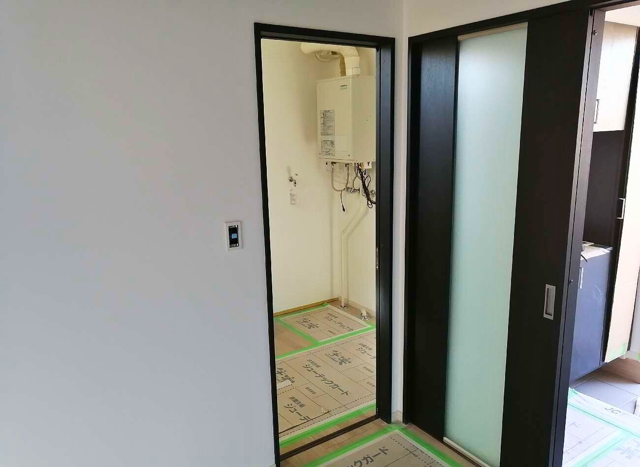【現場レポート】弘前市・城南展示場：建具取付｜エヴァーホーム