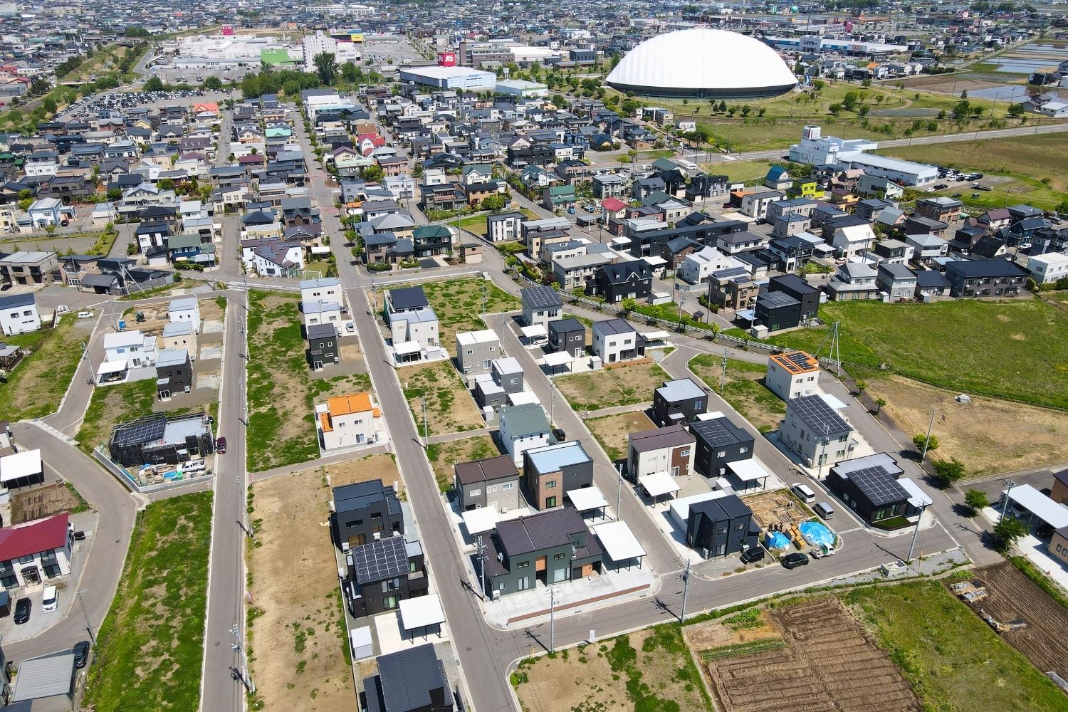 POINT 01 ｜ 全80区画の大型分譲地