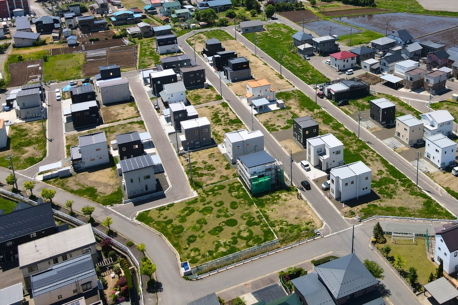 POINT 03 ｜ 広さを選べる、ゆとりある土地