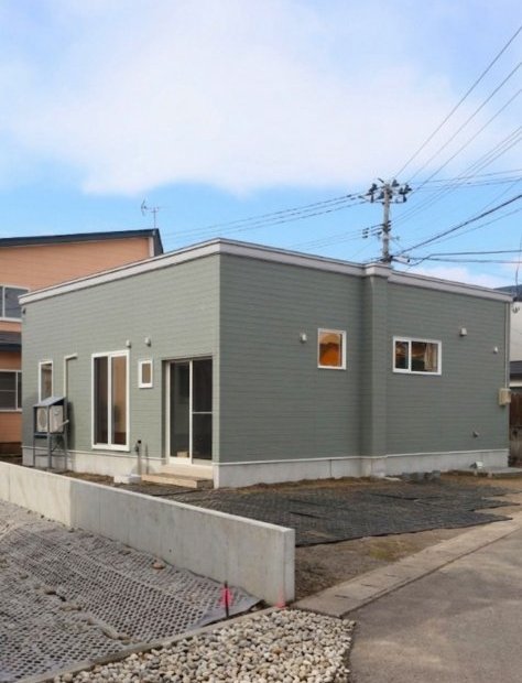 真ん中にリビングがある平屋