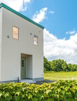 爽やかな外装のコンパクト住宅