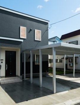 無駄のない洗練されたシンプル住宅